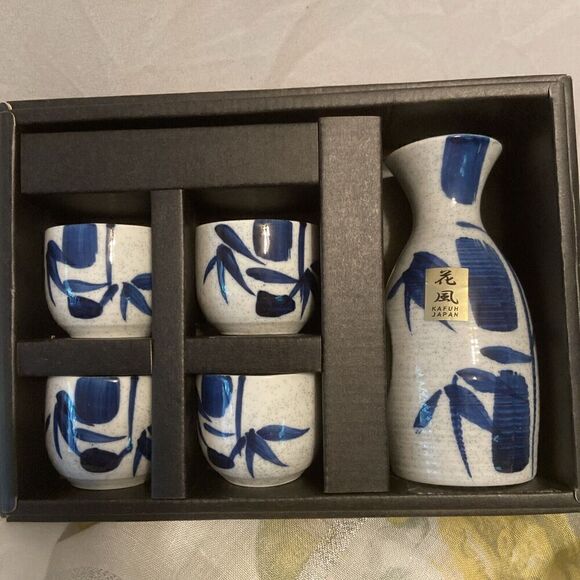 New 5 Piece Japanese Porcelain Sake Bottle Cup Set  Gray And Blue Made in Japan - Picture 1 of 11